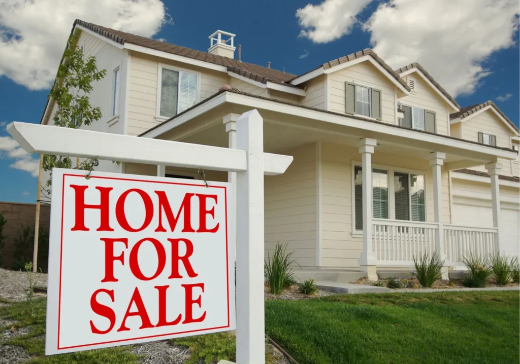 Buying a Home in Naples: Should You Go New or Resale?