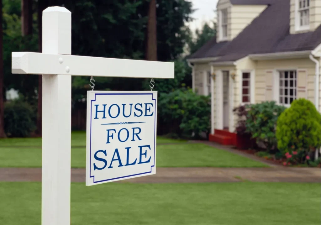 Buying a Home in Naples: Should You Go New or Resale?