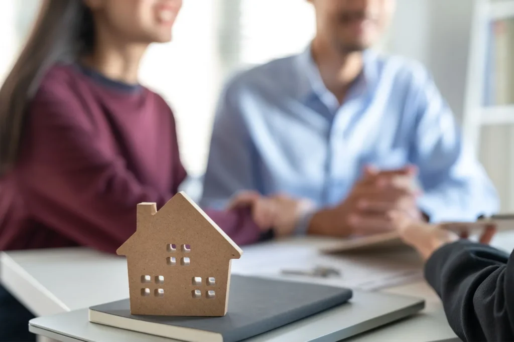 Couple learning about Florida condo inspection rules