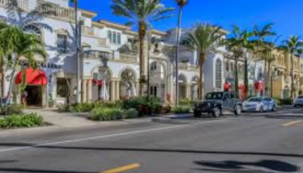 Downtown Fifth Avenue, Naples
