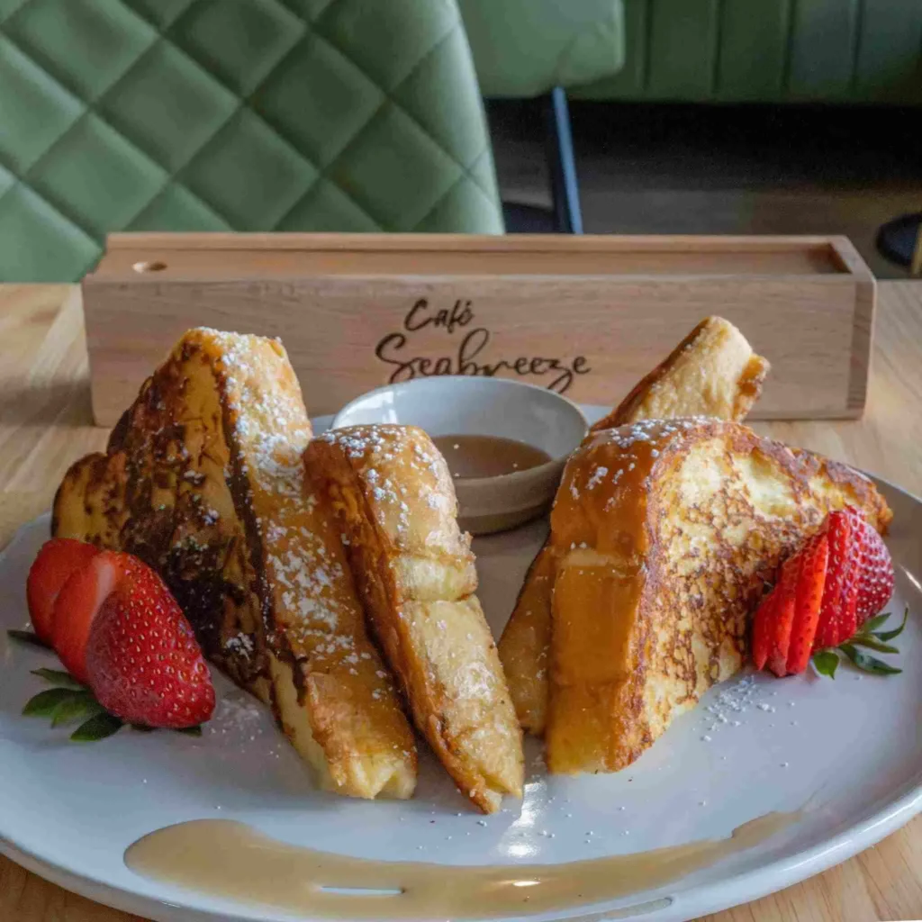 French toast with strawberries