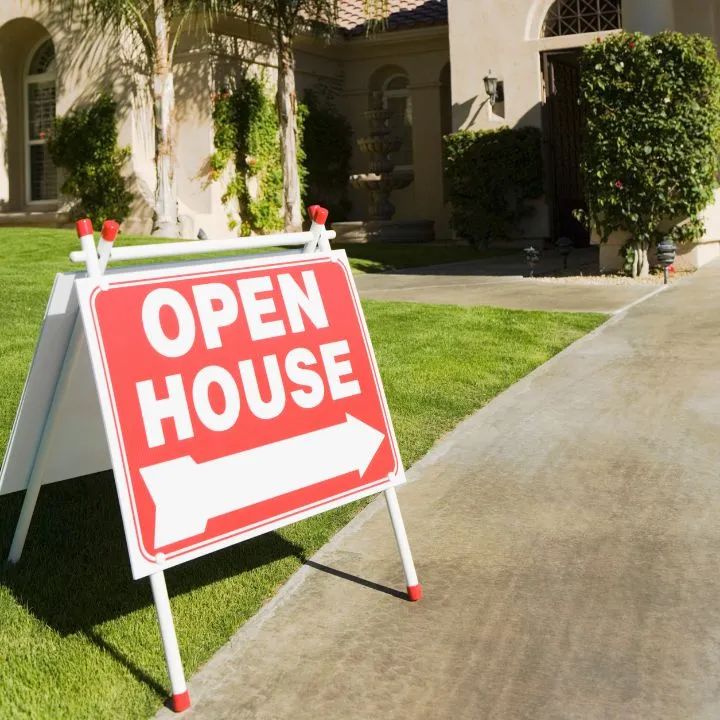 Open house sign on a front lawn